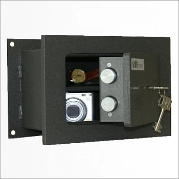 Встраиваемый сейф Safetronics STR14M